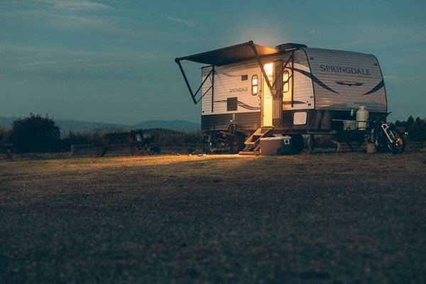 Comment choisir un éclairage extérieur pour une remorque de camping?